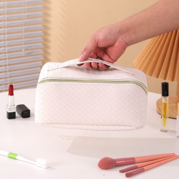 BP02098 toiletry bag detail (5)