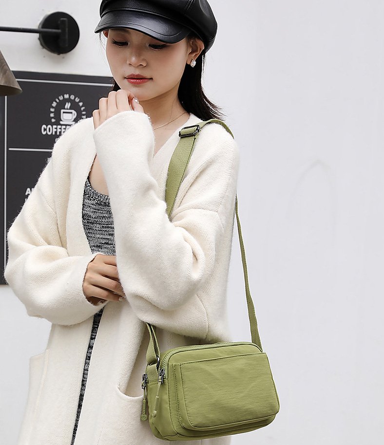 BP02154 crossbody bag detail (2)