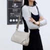BP02155 crossbody bag detail (11)