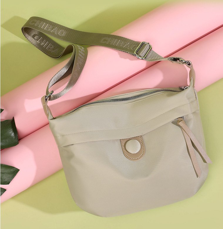 BP02156 crossbody bag detail (12)