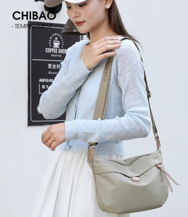 BP02156 crossbody bag detail (13)