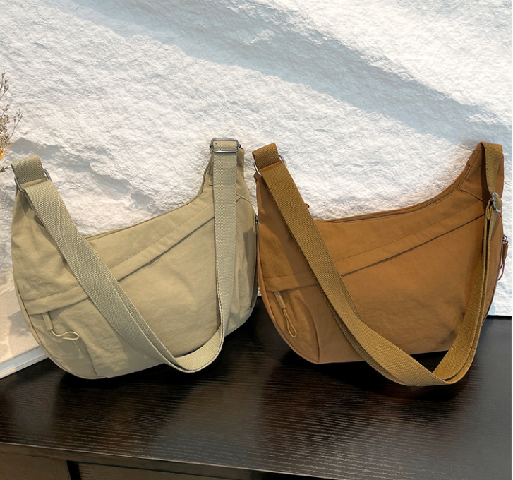 BP02162 crossbody bag detail (2)