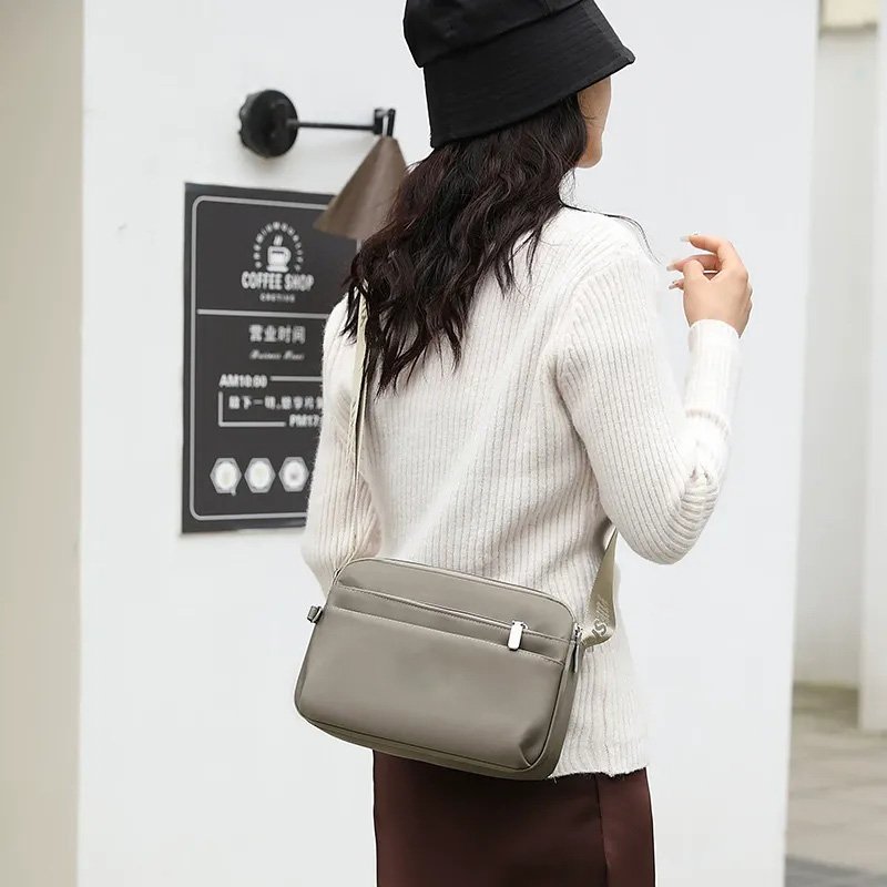 BP02168 crossbody bag detail (3)