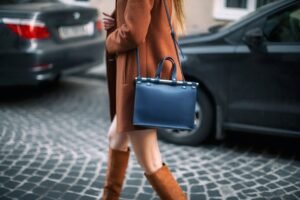 imgi_60_zara-blue-doctor-bag-metal-bars-outfit-street-style (1)